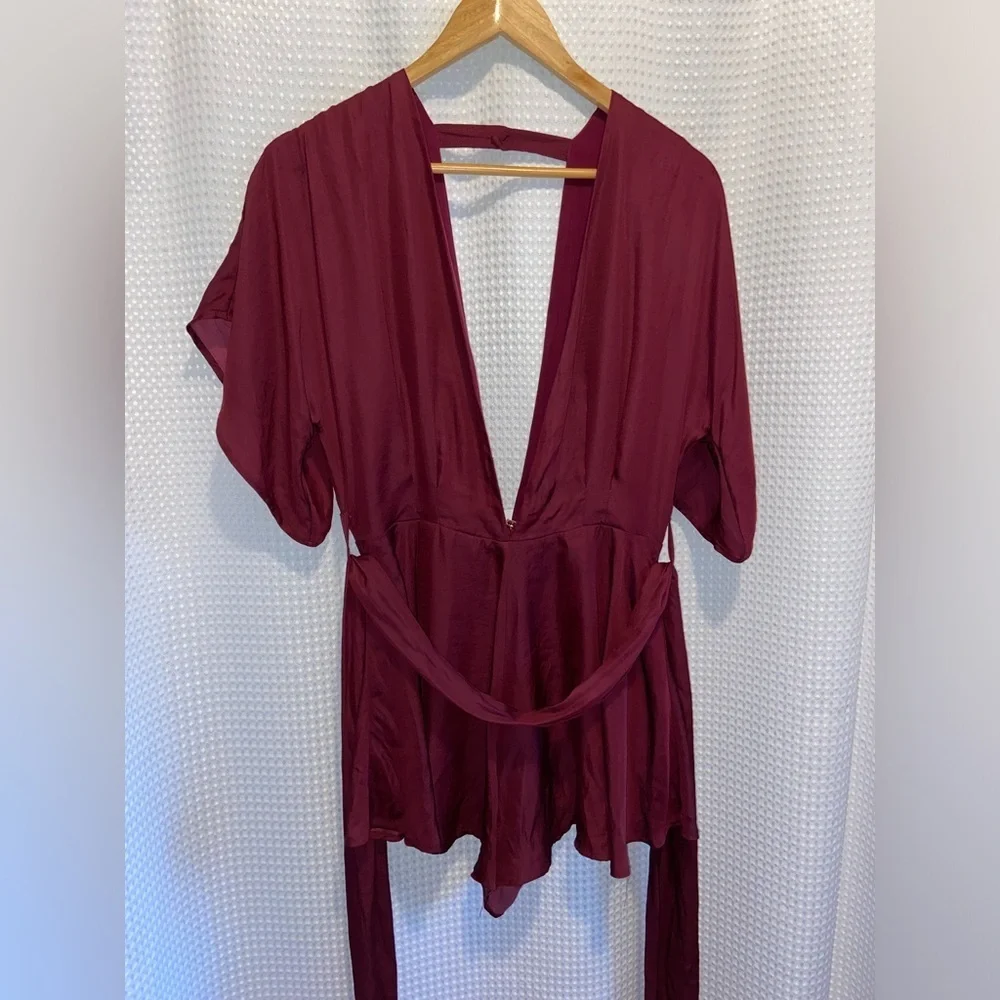 BLUSH burgundy Deep V‎ neckline romper dress size medium - Picture 3 of 16